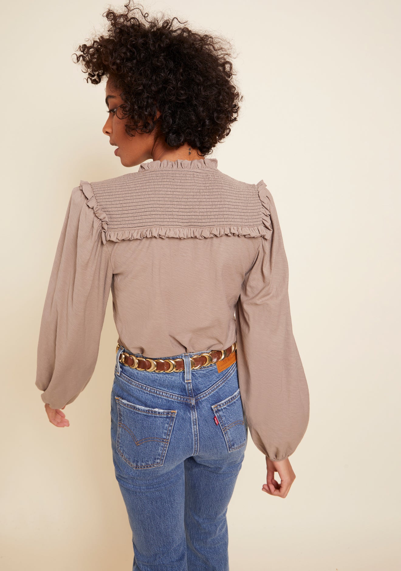 Dolly Smocked Shoulder Tee- Granite