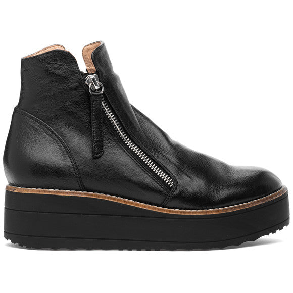 NeNe Short Leather Boot- Black/Black