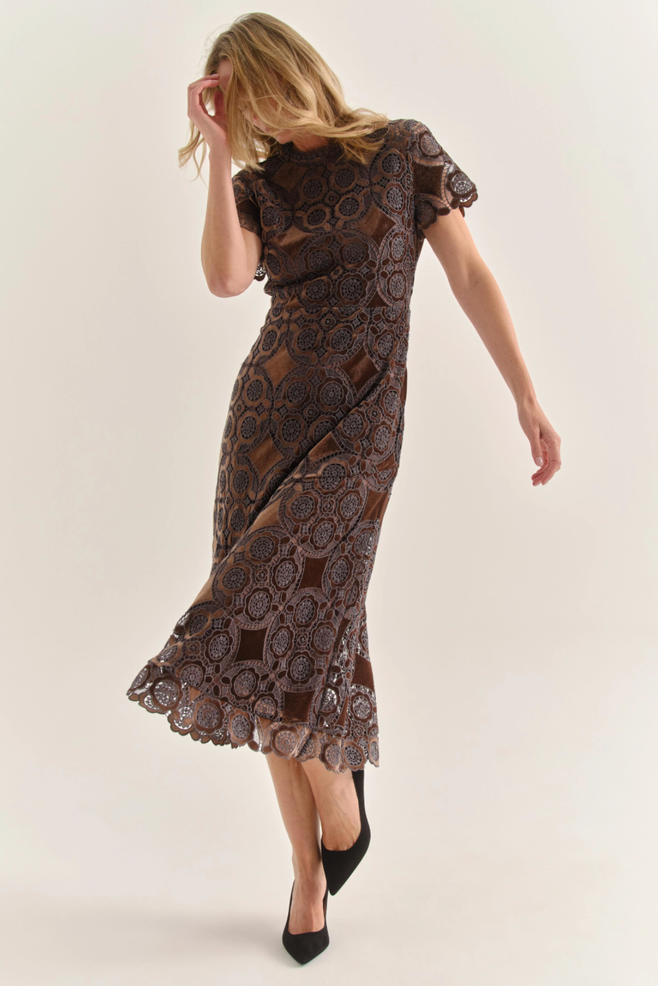 Waverly Velvet Midi Dress- Mocha