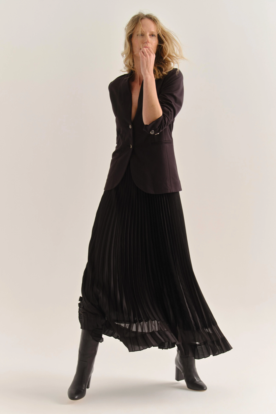 Claudia Satin Pleated Skirt- Noir