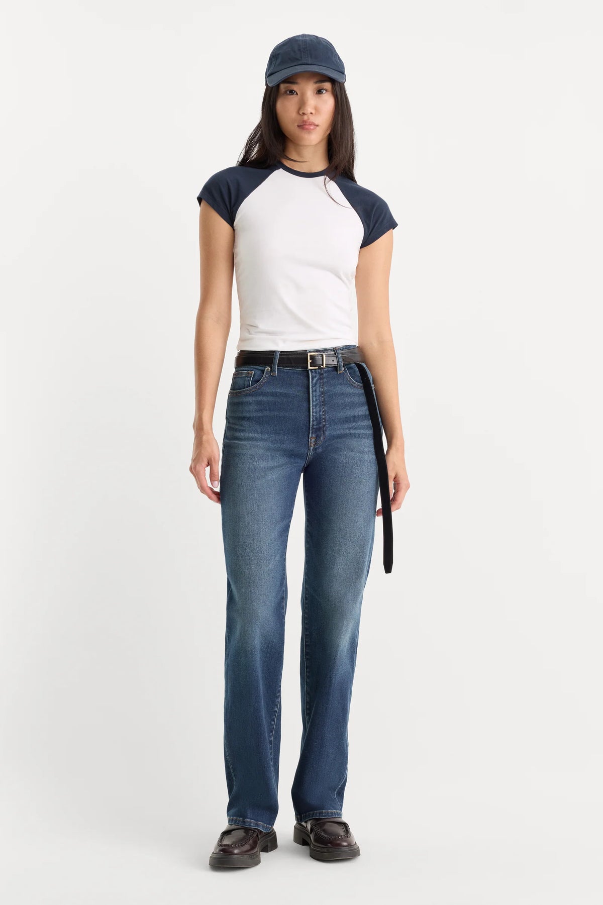Good True Straight Jeans in Lyric