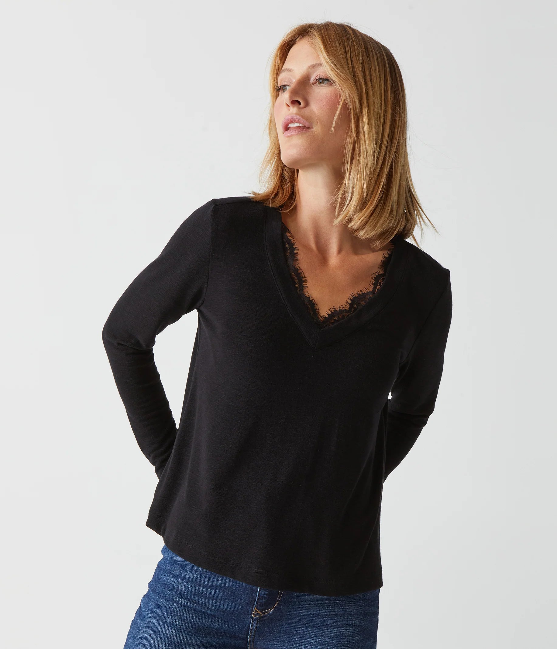 Bebe Relaxed V-Neck With Lace- Black