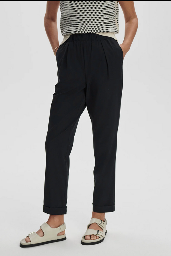 Alana Slim Taper Cuff Pant 27- Black